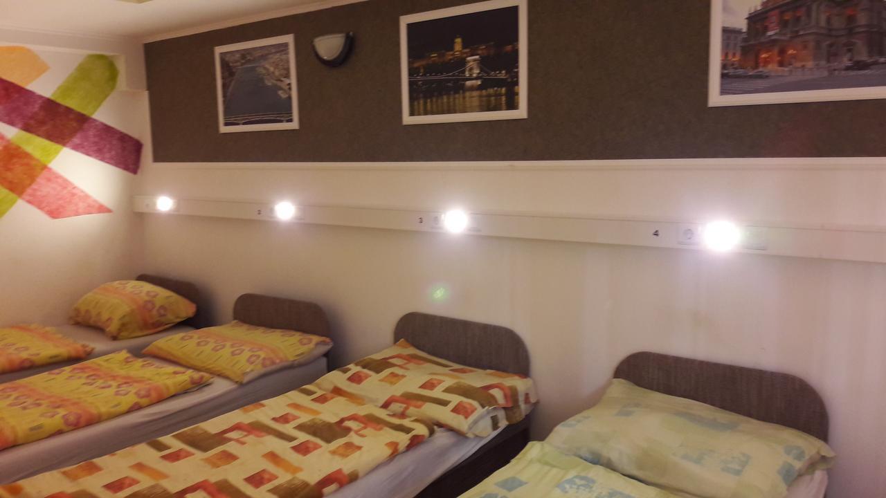 Opera Hostel Budapest Ngoại thất bức ảnh