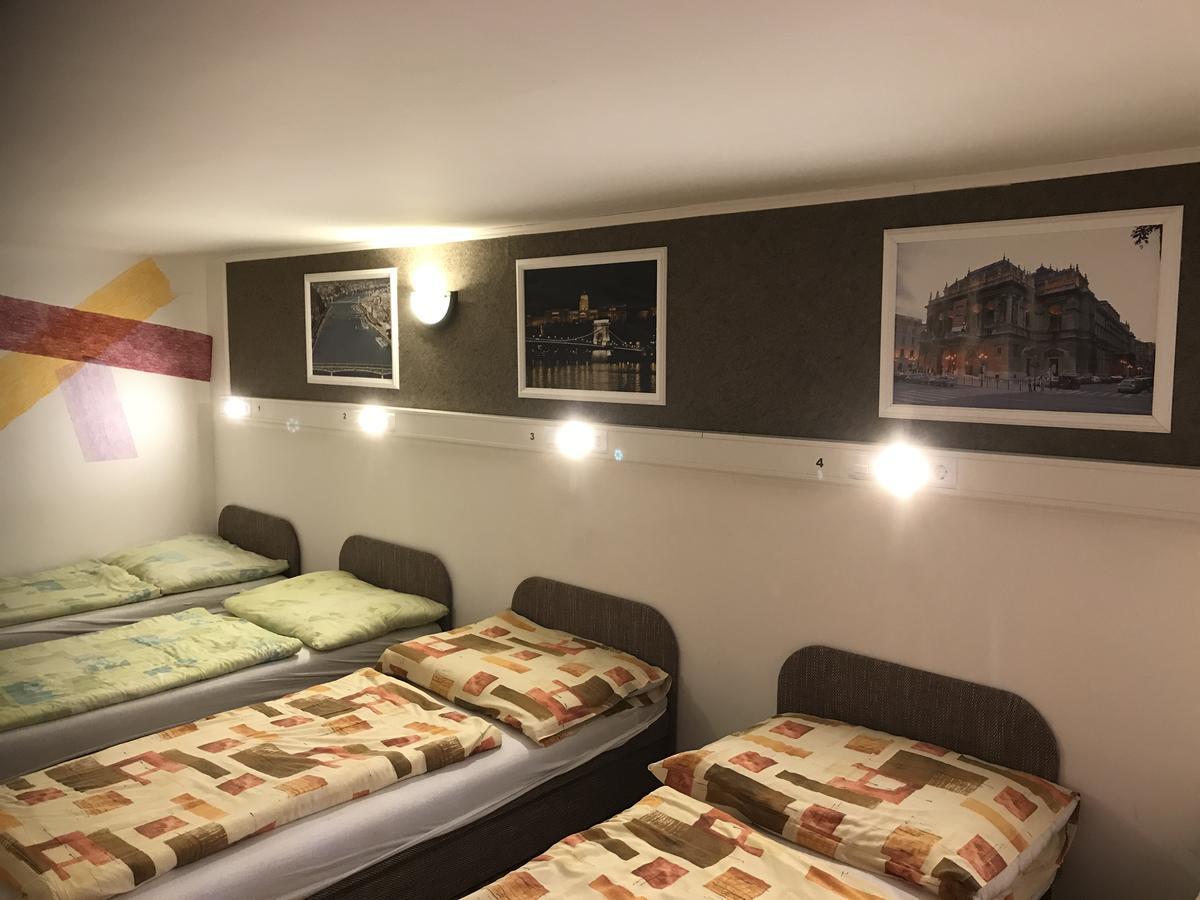 Opera Hostel Budapest Ngoại thất bức ảnh
