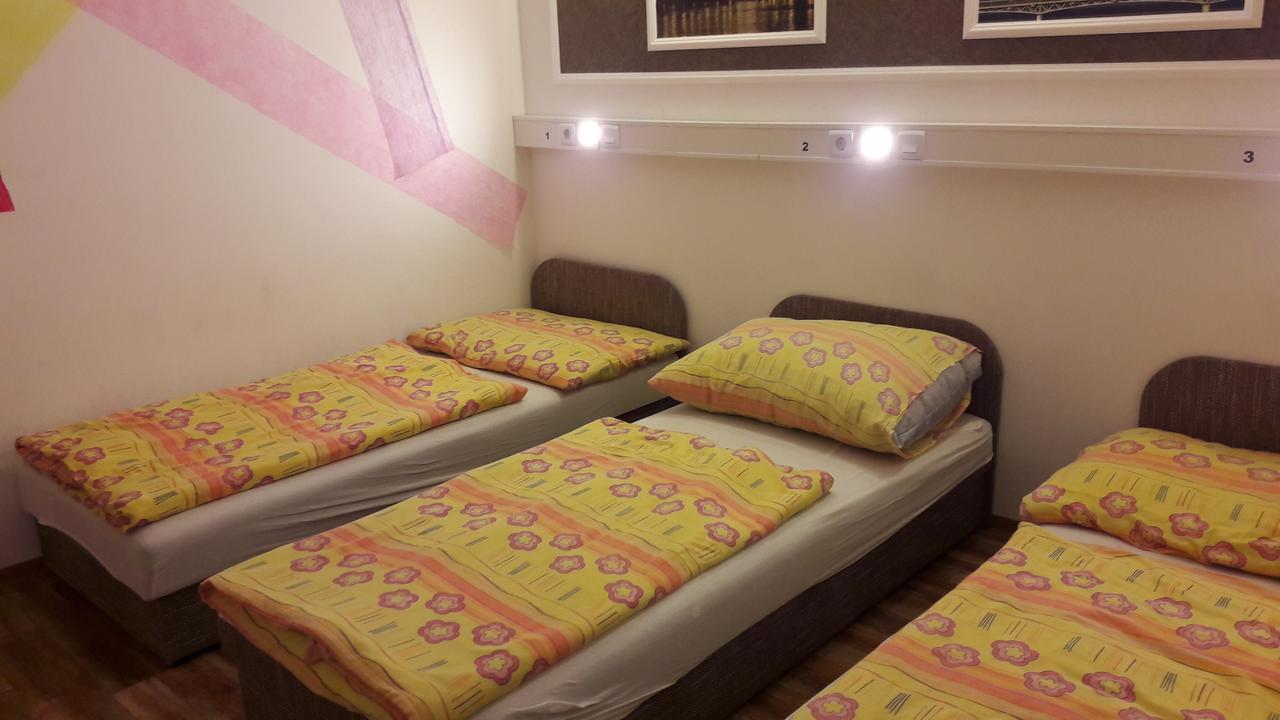 Opera Hostel Budapest Ngoại thất bức ảnh